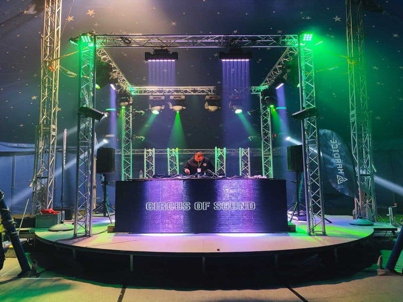 Scène DJ Circus of Sound — gestion événementielle V-Sonus